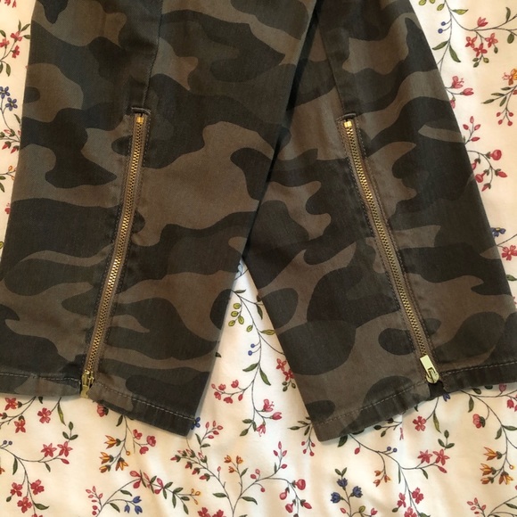 Chico’s Black Label Collection Camo Ankle Jeans 2P - Picture 5 of 8